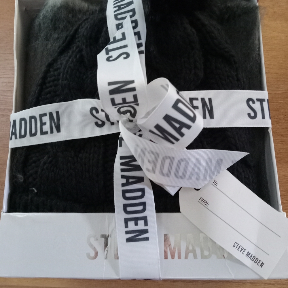 Steve madden winter hat and scarf